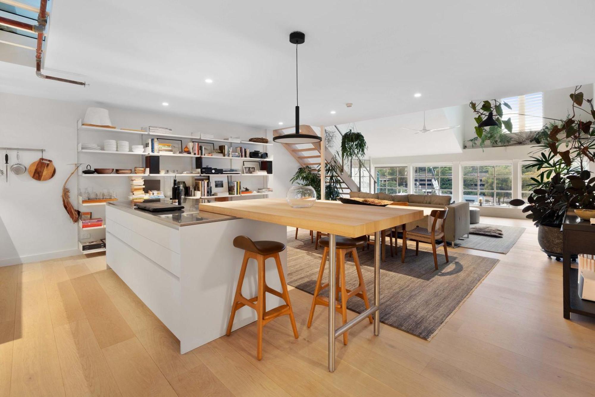 Wharf Loft Apartment *
